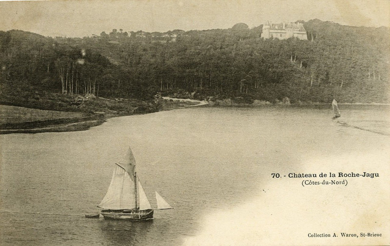 Carte postale ancienne Ploézal - Château de la Roche-Jagu à Ploëzal