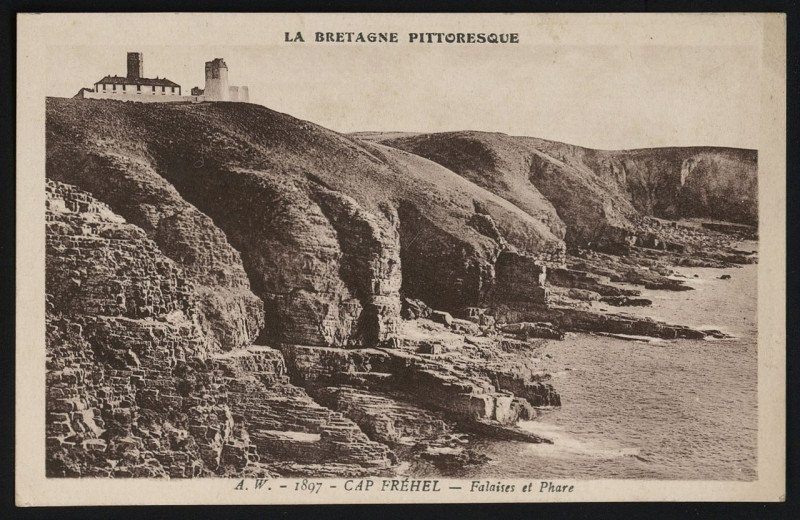 Carte postale ancienne Plévenon - Cap Fréhel falaises et phares à Plévenon