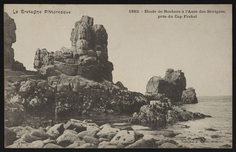 Carte postale ancienne Plévenon - Etude de rochers à l'Anse des Sévignés près du Cap Fréhel à Plévenon