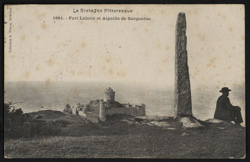 Carte postale ancienne Plévenon - Fort Lalatte et Aiguille de Gargantua à Plévenon