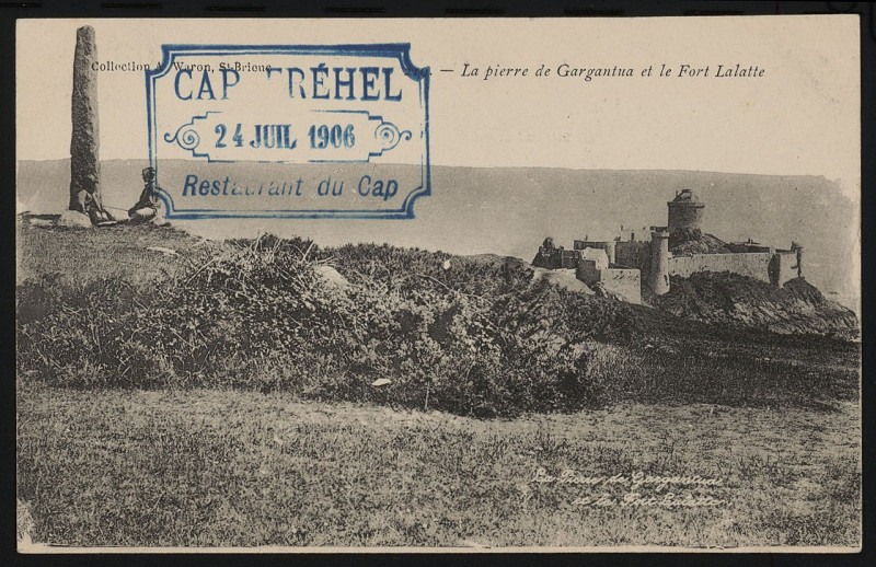 Carte postale ancienne Plévenon – Pierre de Gargantua et le Fort La Latte à Plévenon