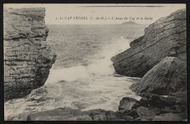 Carte postale ancienne Plévenon - Amas du Cap et la Gerbe à Plévenon