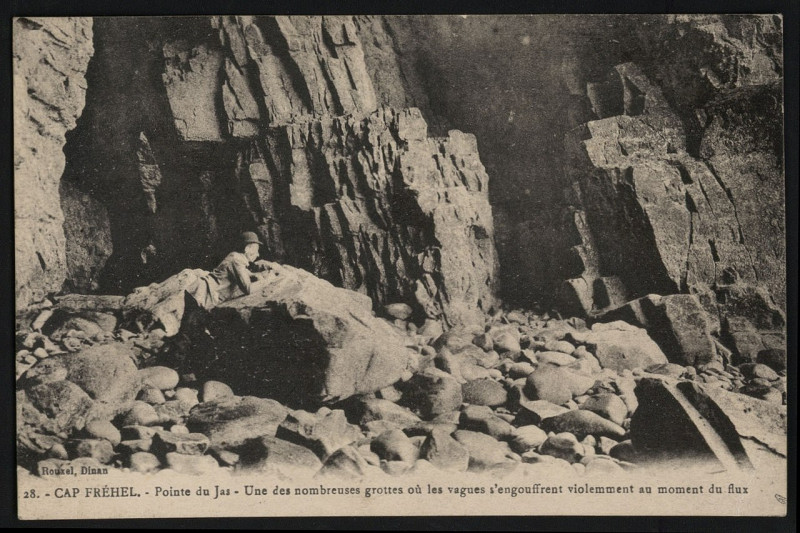 Carte postale ancienne Plévenon - Pointe du Jas et grotte à Plévenon