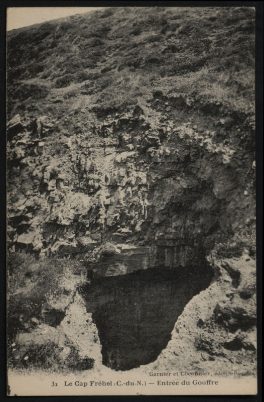 Carte postale ancienne Plévenon - Entrée du Gouffre à Plévenon