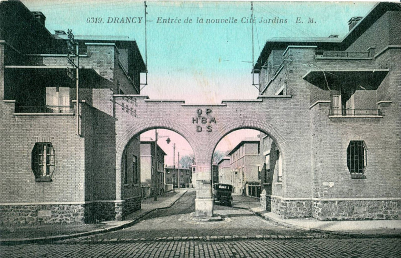Carte postale ancienne Drancy - Entrée de la nouvelle Cité Jardins