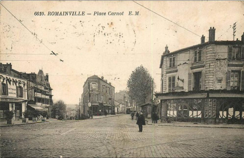 Carte postale ancienne Romainville Place Carnot