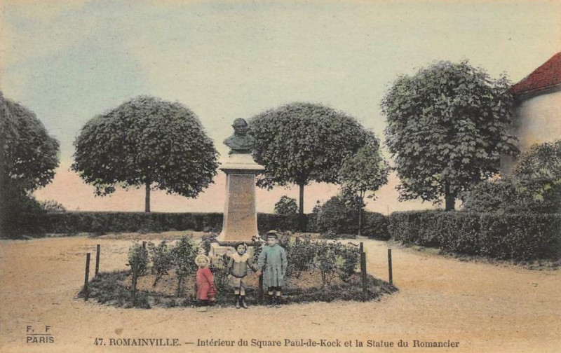 Carte postale ancienne Romainville.Square Paul-de-Kock.Statue