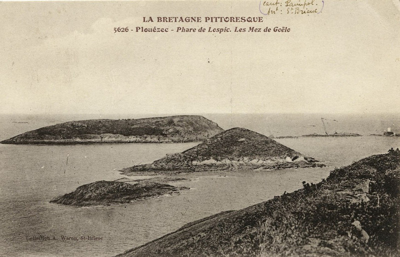 Carte postale ancienne Plouézec - Phare de Lospic à Plouézec