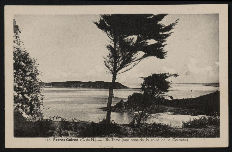 Carte postale ancienne Perros-Guirec - Ile Tomé prise de la route de la Corniche à Perros-Guirec