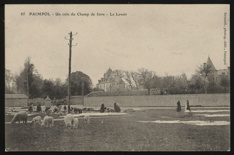 Carte postale ancienne Paimpol - Coin du Champ de foire à Paimpol