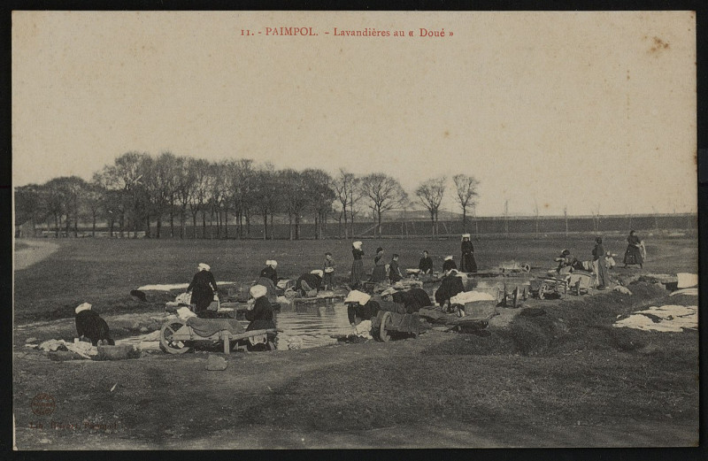 Carte postale ancienne Paimpol - Lavandières au Doué à Paimpol