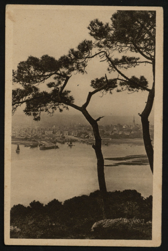 Carte postale ancienne Paimpol - Vue générale à Paimpol