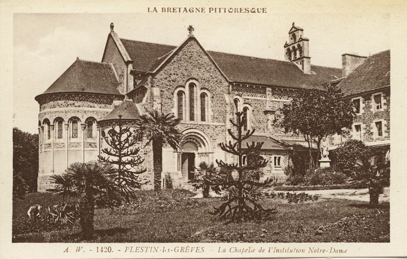Carte postale ancienne Plestin-les-Grèves - Chapelle de l'Institution Notre-Dame à Plestin-les-Grèves