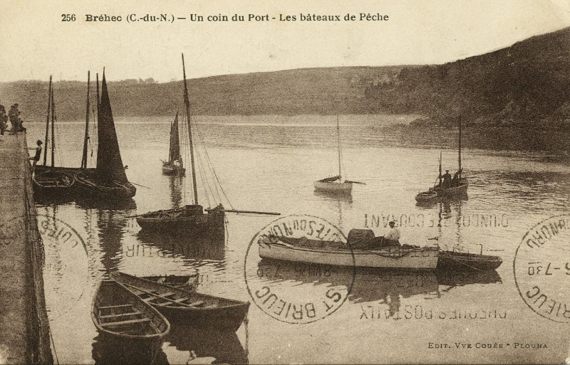 Carte postale ancienne Plouha - Bréhec coin du port à Plouha