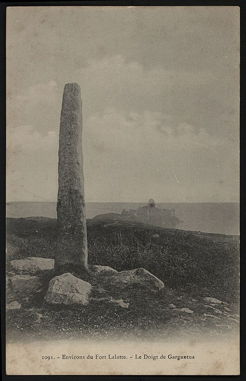 Carte postale ancienne Cap Fréhel - Doigt de Gargantua à Plévenon