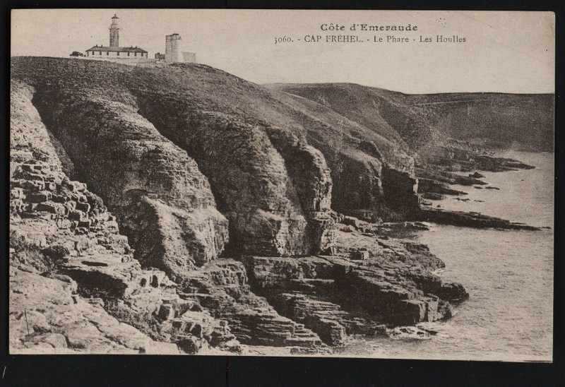 Carte postale ancienne Cap Fréhel - Phare et Houlles à Plévenon