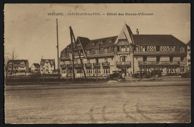 Carte postale ancienne Fréhel - Sables-d'or-les-Pins hôtel des Dunes d'Armor à Fréhel