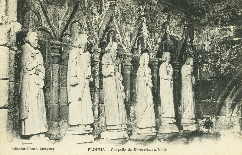 Carte postale ancienne Plouha - Chapelle de Kermaria-an-Isquit à Plouha