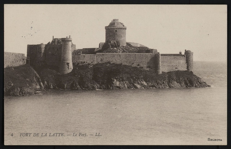 Carte postale ancienne Plévenon - Fort de La Latte à Plévenon