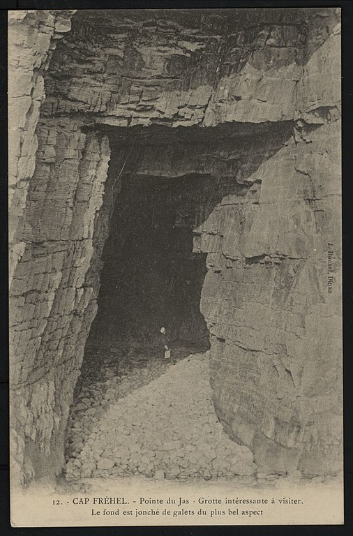 Carte postale ancienne Plévenon - Pointe du Jas grotte à Plévenon