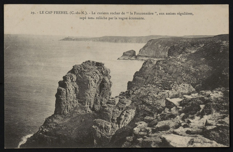 Carte postale ancienne Plévenon - Rocher de la Fauconnière à Plévenon