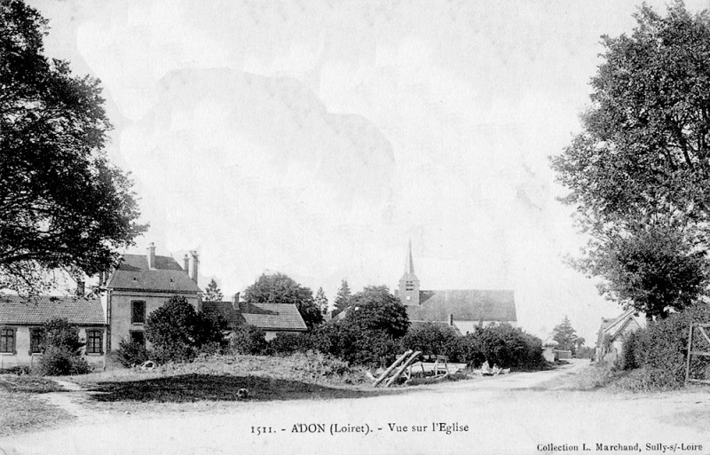 Carte postale ancienne Cp Adon vue sur l'église à Adon