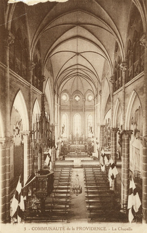 Carte postale ancienne Saint-Brieuc - Communauté de la Providence chapelle à Saint-Brieuc