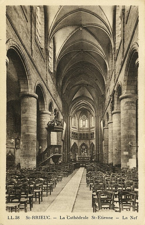 Carte postale ancienne Saint-Brieuc - Cathédrale Saint-Etienne à Saint-Brieuc