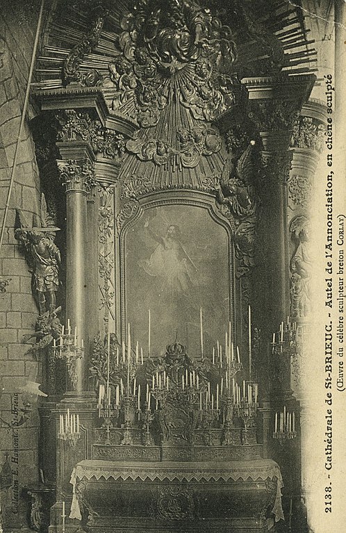 Carte postale ancienne Saint-Brieuc - Cathédrale autel de l'Annonciation en chêne sculpté à Saint-Brieuc
