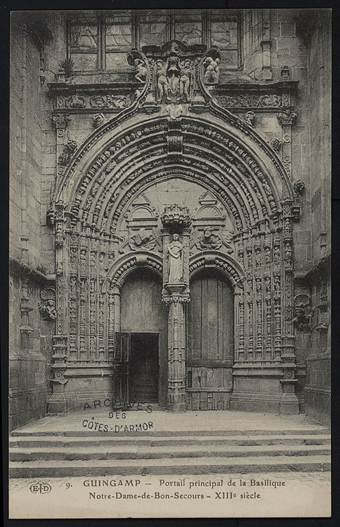 Carte postale ancienne Guingamp - Portail principal de la Basilique Notre-Dame de Bon-Secours - Xiii e siècle à Guingamp