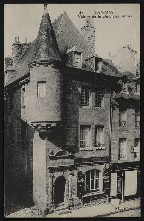 Carte postale ancienne Guingamp - Maison de la Duchesse Anne à Guingamp
