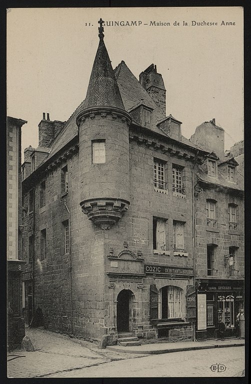 Carte postale ancienne Guingamp - Maison de la Duchesse Anne à Guingamp