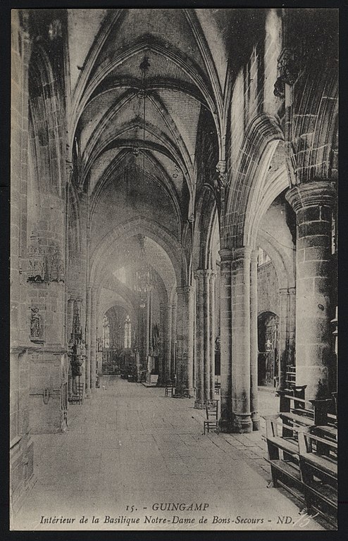 Carte postale ancienne Guingamp - Intérieur de la Basilique Notre-Dame de Bon-Secours à Guingamp