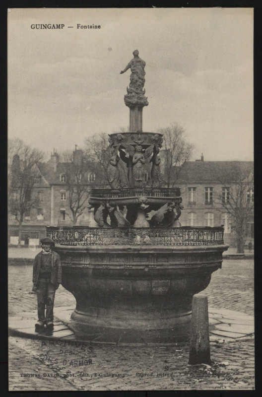 Carte postale ancienne Guingamp - Fontaine à Guingamp