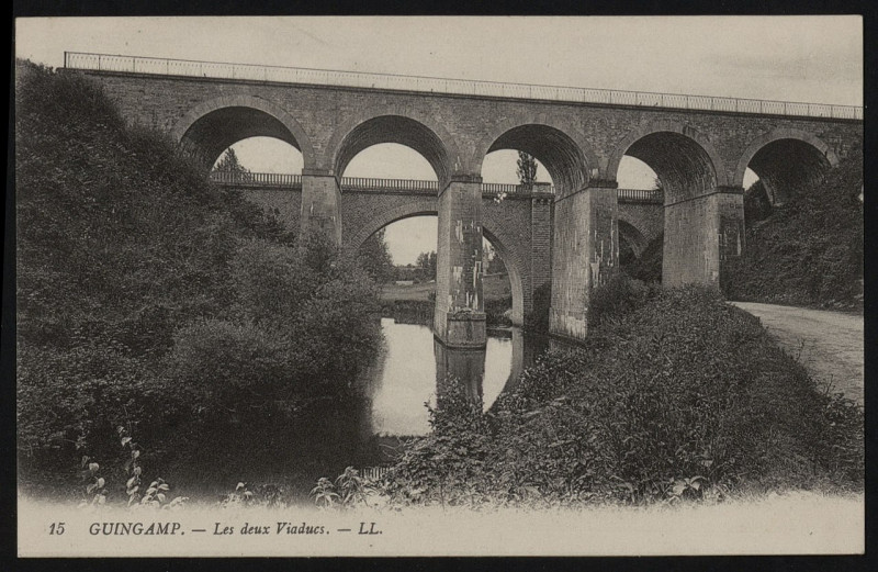 Carte postale ancienne Guingamp - Deux viaducs à Guingamp