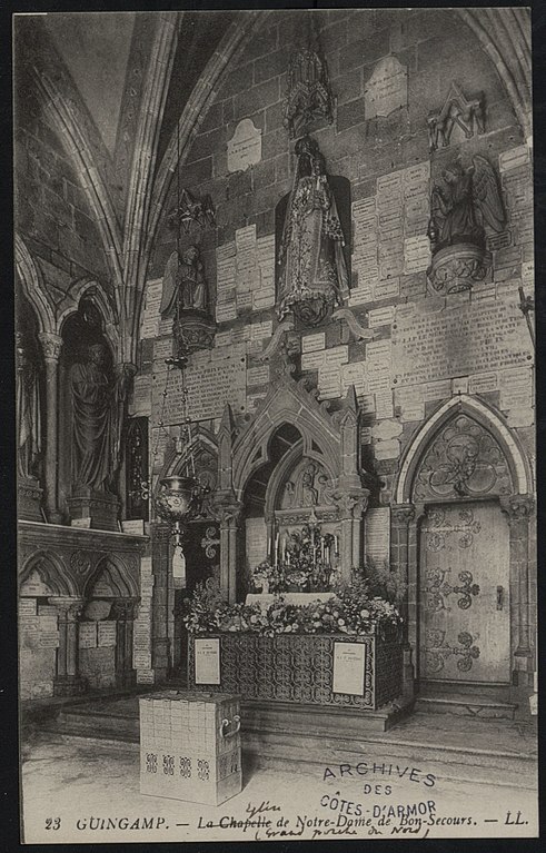 Carte postale ancienne Guingamp - Chapelle de Notre-Dame de Bon-Secours à Guingamp