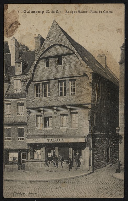 Carte postale ancienne Guingamp - Antique maison place du Centre à Guingamp