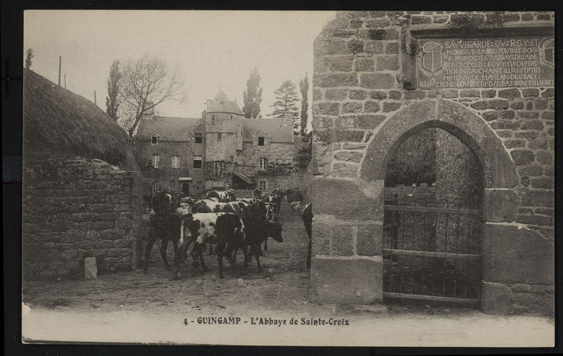 Carte postale ancienne Guingamp - Abbaye de Sainte-Croix à Guingamp