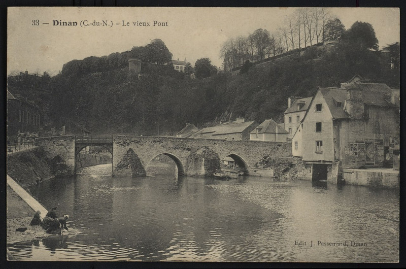 Carte postale ancienne Dinan - Vieux pont au Mené