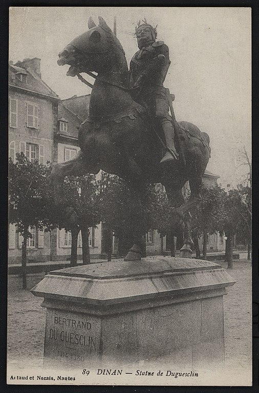 Carte postale ancienne Dinan - Statue de Du Guesclin à Dinan