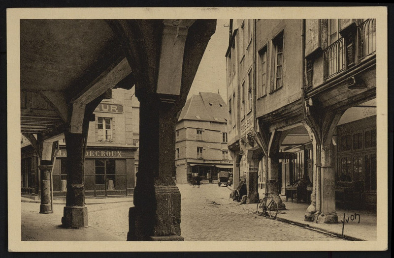 Carte postale ancienne Dinan - Maisons des porches à Dinan