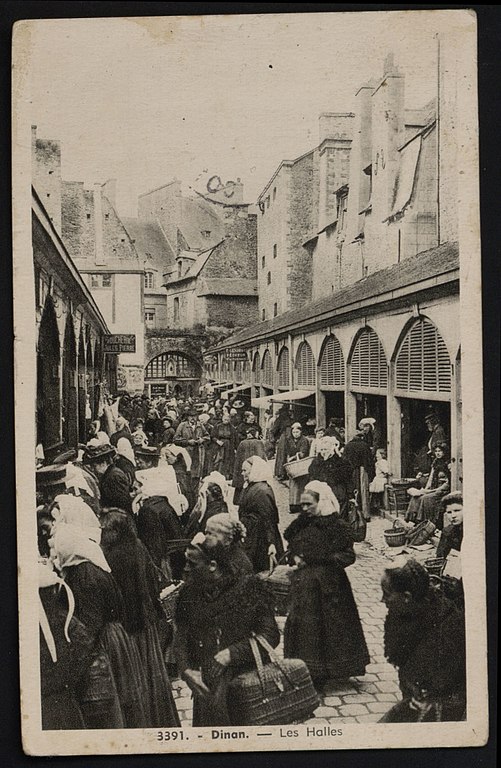 Carte postale ancienne Dinan - Halles à Dinan
