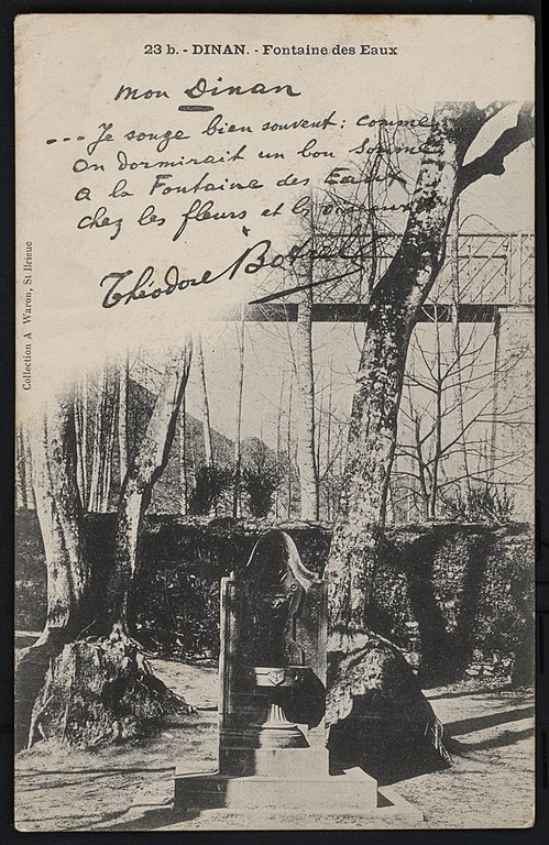 Carte postale ancienne Dinan - Fontaine des eaux à Dinan
