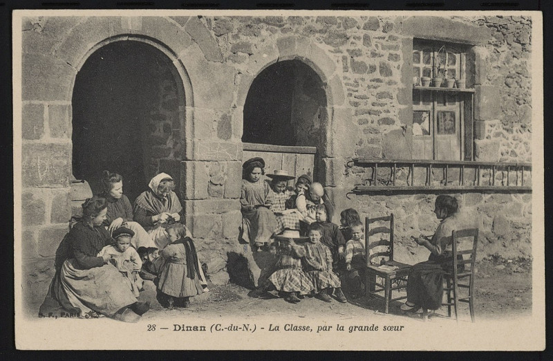 Carte postale ancienne Dinan - Classe à Dinan