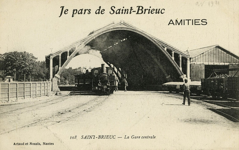Carte postale ancienne Saint-Brieuc - Gare centrale à Saint-Brieuc