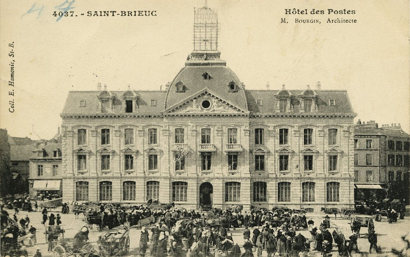 Carte postale ancienne Saint-Brieuc - Hôtel des Postes à Saint-Brieuc