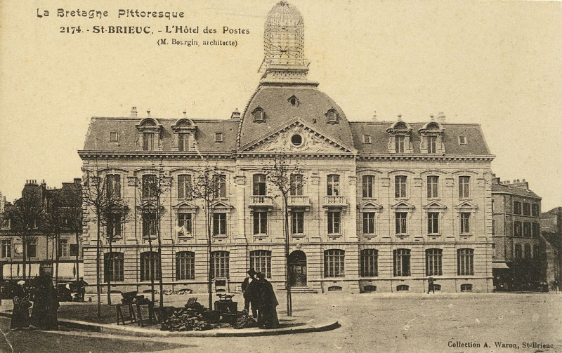 Carte postale ancienne Saint-Brieuc - Hôtel des postes à Saint-Brieuc
