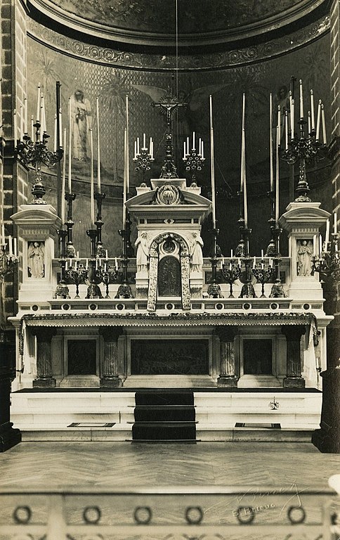 Carte postale ancienne Saint-Brieuc - Intérieur d'église à Saint-Brieuc