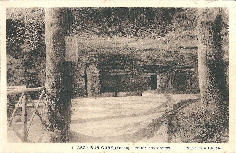 Carte postale ancienne Arcy-sur-Cure-Fr-89-les grottes-01