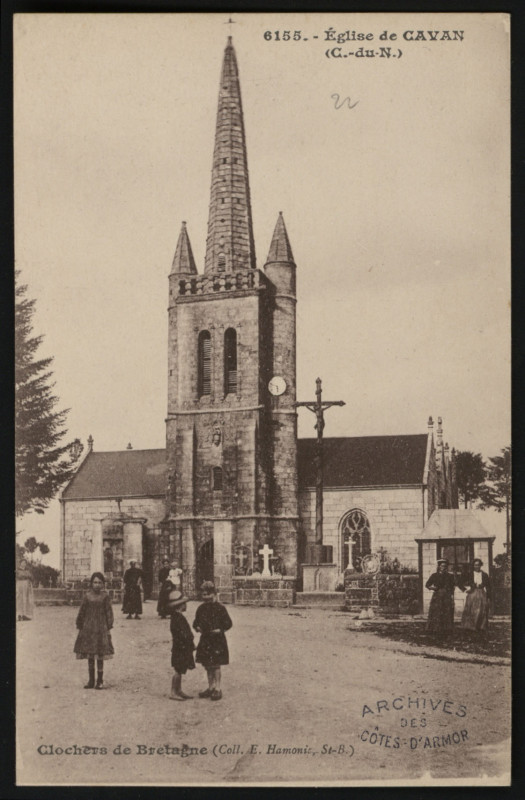 Carte postale ancienne Cavan - Eglise de Cavan à Cavan